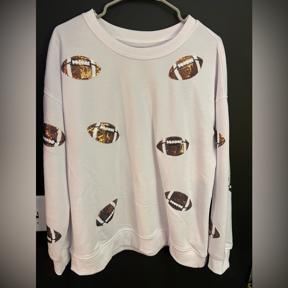 🏈 🌟 Super cute, like new sequin football crew neck 🌟🏈

tag is cut out*